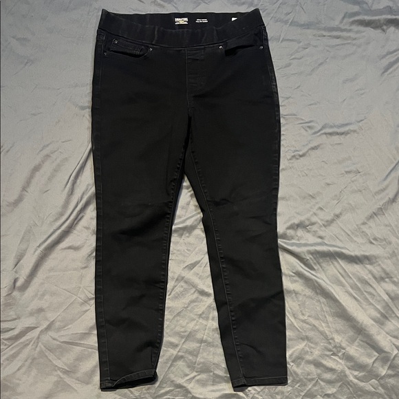 Signature by Levi Strauss Women's Black Skinny Jeans - Picture 1 of 4